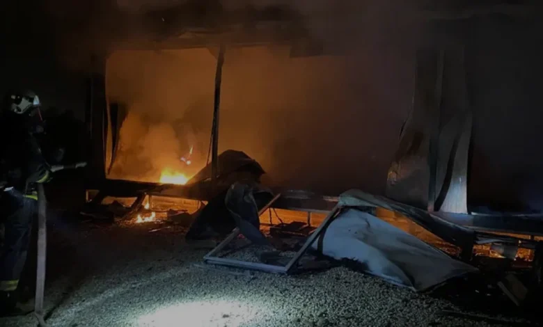 Antalya Serik'te Konteyner Ev Yangını