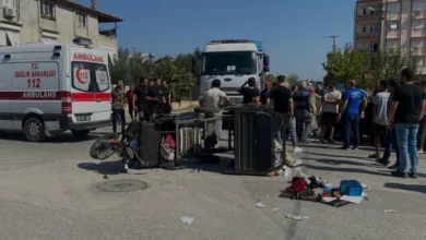 Antalya Serik'te Otomobil ve Elektrikli Bisiklet Çarpıştı