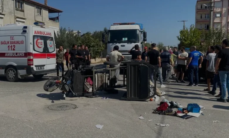 Antalya Serik'te Otomobil ve Elektrikli Bisiklet Çarpıştı