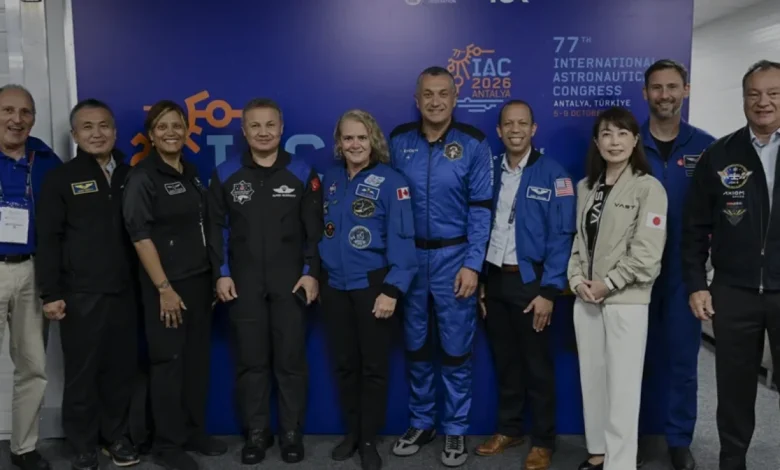 Antalya'da düzenlenen 77. Uluslararası Uzay Kongresi'nde astronotlar bir araya geldi