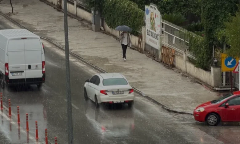 Antalya'da Şiddetli Sağanak Yağış Uyarısı