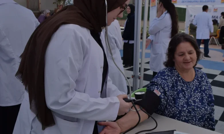 Biruni Üniversitesi Zeytinburnu sakinlerine sağlık taraması yaptı