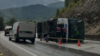 Burdur Ağlasun mevkisinde yolcu otobüsü devrildi 1 ölü 9 yaralı