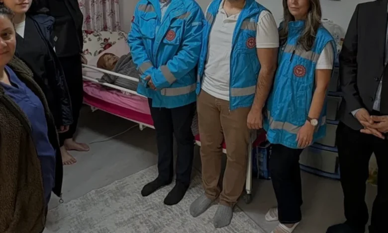 Elmalı Devlet Hastanesi Dünya Yaşlılar Gününde Hastaları Ziyaret Etti