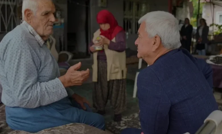 Finike Belediye Başkanı Geyikçi Dünya Yaşlılar Gününde Ev Ziyareti Yaptı