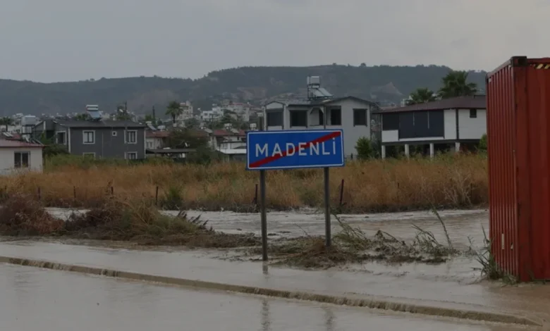 Hatay Arsuz ilçesinde sağanak ve dolu yağışı etkili oldu