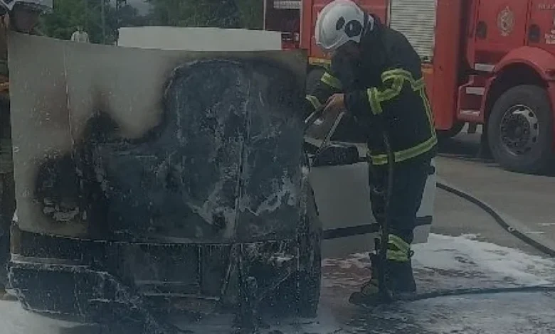 Hatay Erzin'de Seyir Halindeki Otomobil Alev Aldı