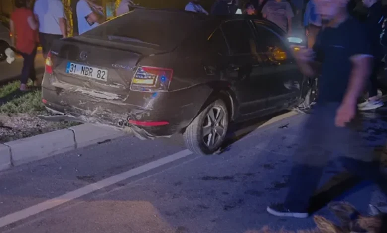 Hatay Samandağ ilçesinde büyükbaş hayvanlara çarpan otomobilde kaza