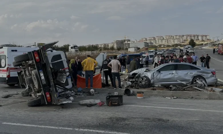 Kahramanmaraş Afşin yolunda trafik kazası 1 ölü 7 yaralı