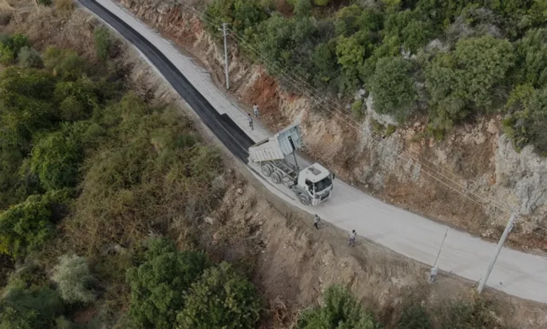 Kumluca Belediyesi Erentepe Mahallesi yolunu asfaltladı