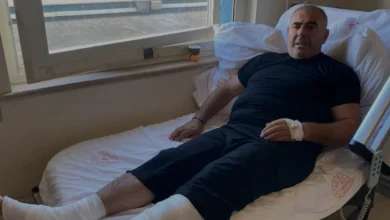 Manavgat yolunda alev alan kamyonu bariyerlere çarparak durdurdu