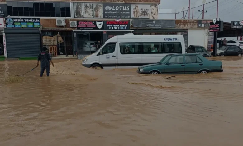 Mersin Silifke'de Sağanak Yağış Su Baskınlarına Neden Oldu