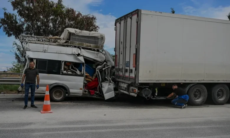 Mersin Tarsus Otoyolunda Zincirleme Kaza 11 Kişi Yaralandı