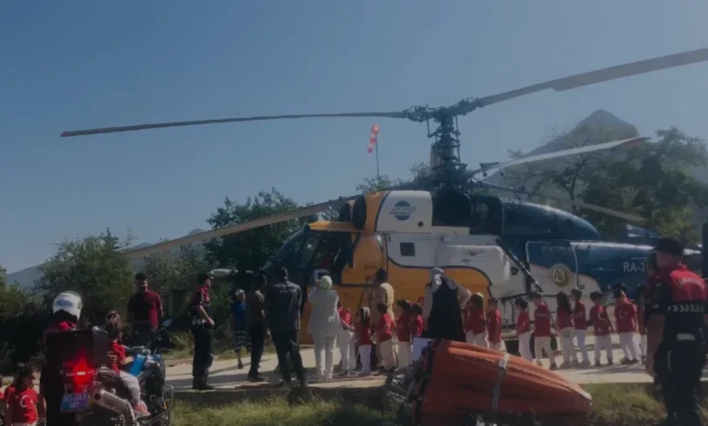 Osmaniye Korkut Ata Üniversitesi öğrencileri yangın helikopterini inceledi