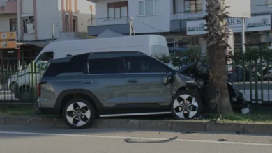 Serik ilçesinde otomobilin yayaya çarptığı kazada iki kişi yaralandı
