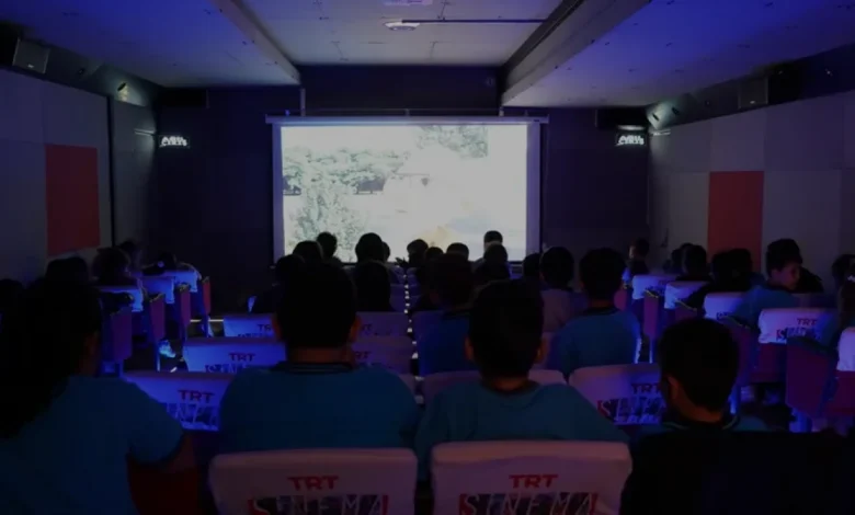 TRT Mobil Sinema Tırı Isparta'da Çocuklarla Buluştu